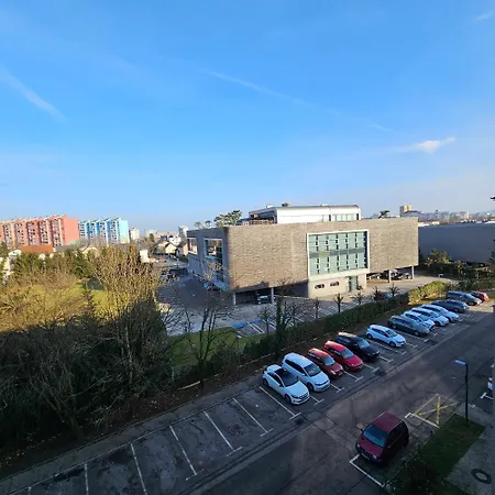 Green Deluxe Apartment