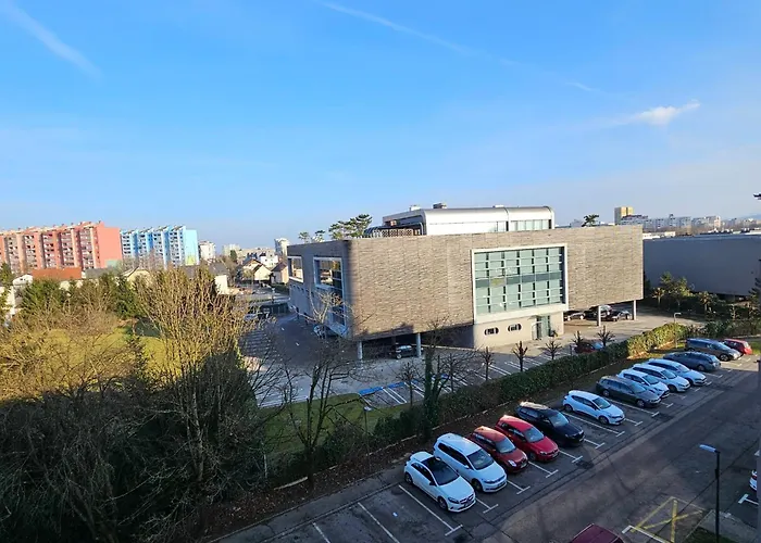 Green Deluxe Apartment